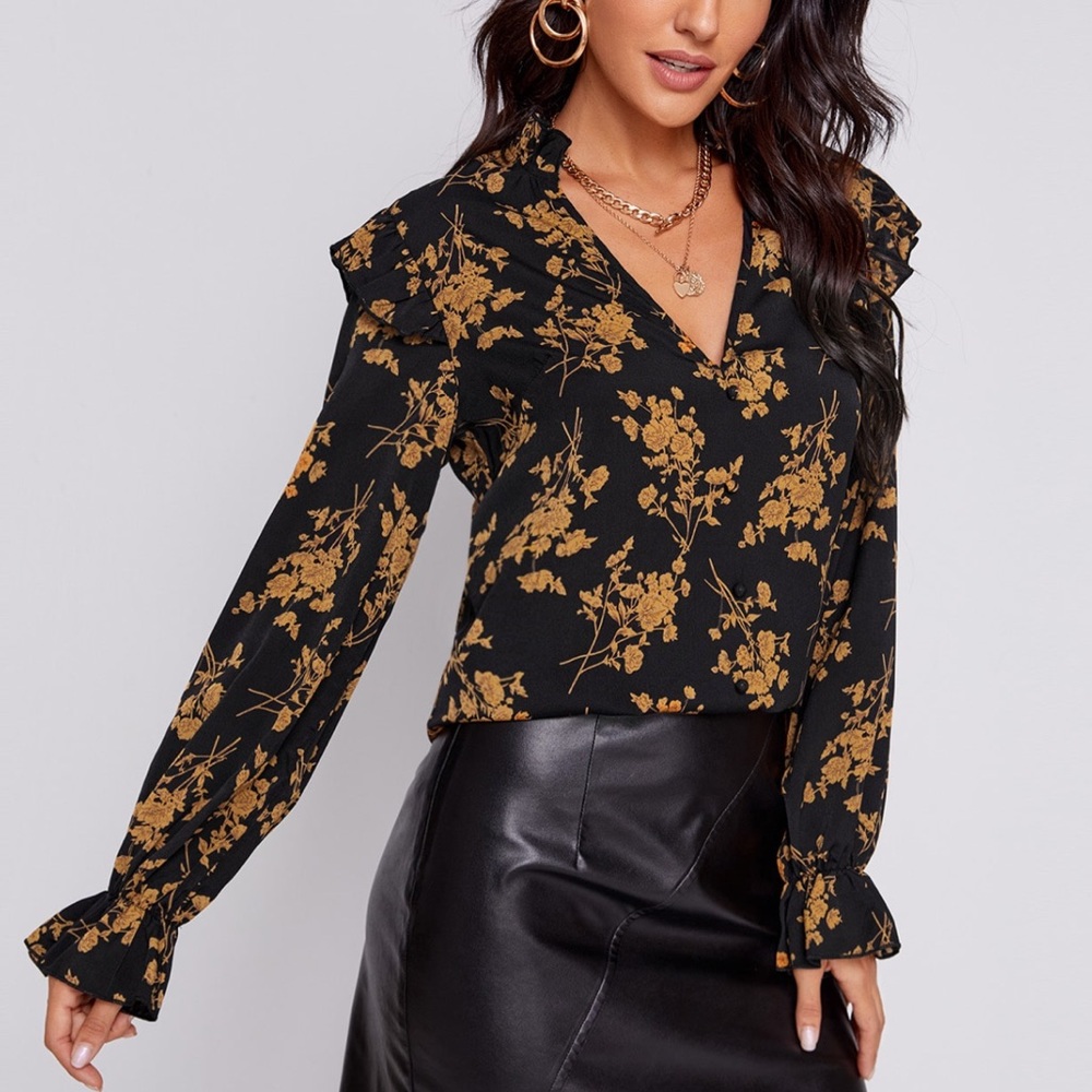 Tops Notched Neck Ruffle Trim Floral Top small new